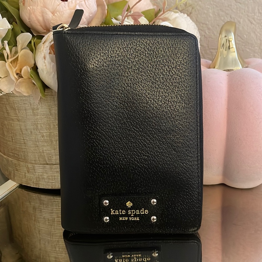 Black Kate Spade planner